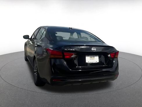 Used 2025 Nissan Altima 2.5 SV image 11