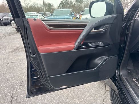 Used 2021 Lexus LX 570 4WD w/ Luxury Package image 29