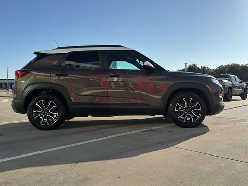 Used 2022 Chevrolet TrailBlazer ACTIV w/ Sun and Liftgate Package FWD image 5