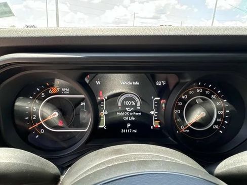 Used 2025 Jeep Wrangler Unlimited Rubicon AWD/4WD image 40