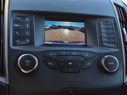 Used 2019 Ford Edge SE image 12