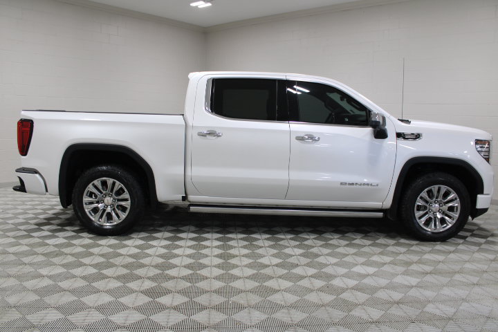 Used 2024 GMC Sierra 1500 Denali w/ Technology Package AWD/4WD image 12