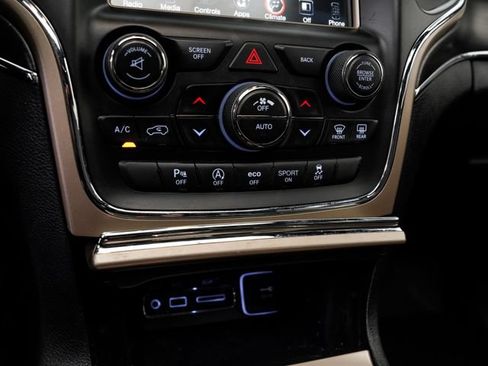 Used 2017 Jeep Grand Cherokee Limited w/ Luxury Group II AWD/4WD image 18