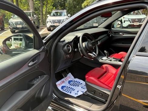 Used 2023 Alfa Romeo Stelvio Veloce AWD/4WD image 21