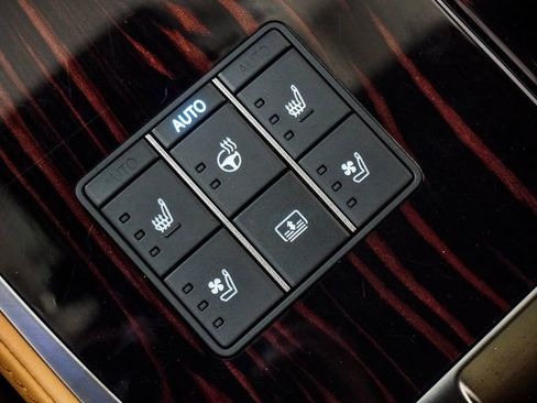 Used 2024 Lexus LS 500 AWD w/ Interior Upgrade Package image 31