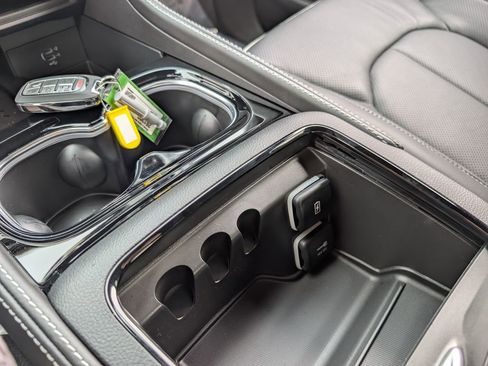 New 2026 Chrysler Pacifica Limited image 31