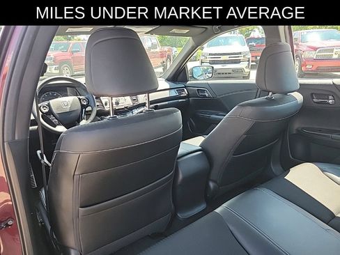 Used 2017 Honda Accord Sport image 12