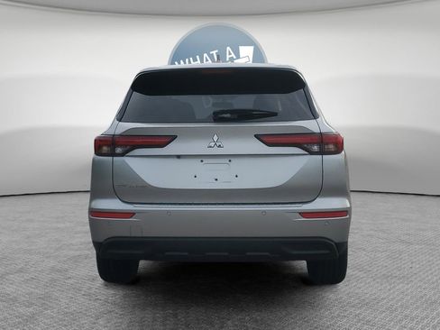 Used 2022 Mitsubishi Outlander ES FWD image 5