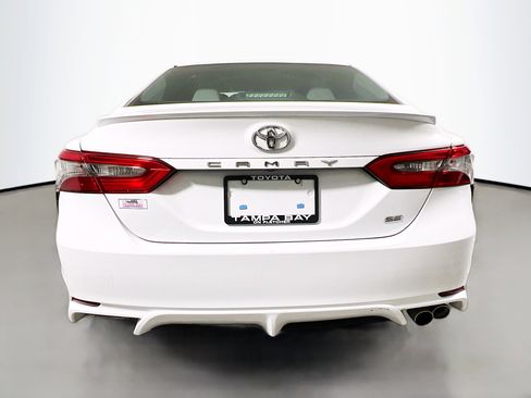 Used 2018 Toyota Camry SE image 6