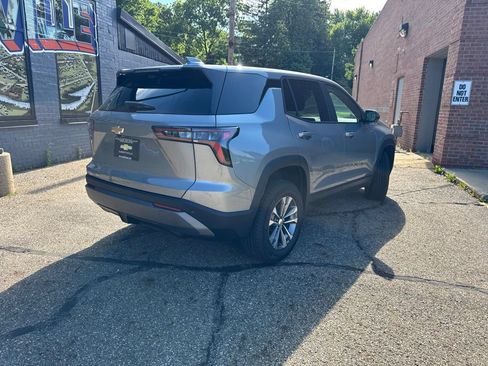 New 2026 Chevrolet Equinox LT w/ Convenience Package II AWD/4WD image 4