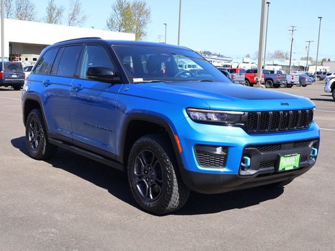 Used 2024 Jeep Grand Cherokee Trailhawk w/ Luxury Tech Group III image 10