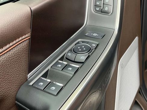 Used 2025 Ford F450 King Ranch w/ Chrome Package image 32