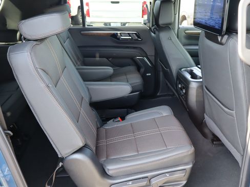 Used 2026 Chevrolet Suburban High Country image 40