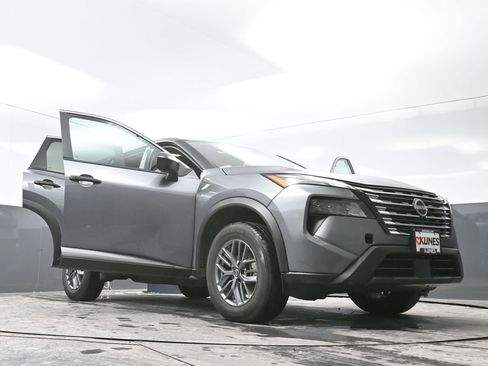 Used 2024 Nissan Rogue S AWD/4WD image 73