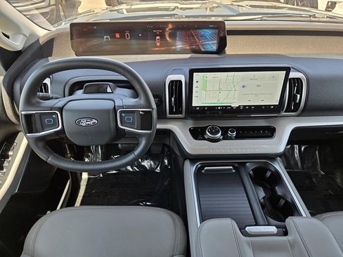 Used 2025 Ford Expedition Max Active AWD/4WD image 8