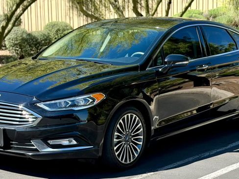 Used 2017 Ford Fusion SE w/ Fusion SE Technology Package image 3
