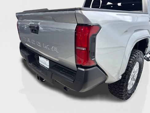 Used 2025 Toyota Tacoma SR AWD/4WD image 18