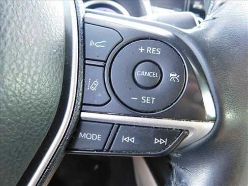 Used 2022 Toyota Camry XLE FWD image 14