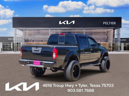 Used 2020 Nissan Frontier SV w/ Midnight Edition Floor Mats AWD/4WD image 6
