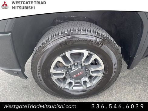 Used 2021 GMC Sierra 2500 AT4 image 4