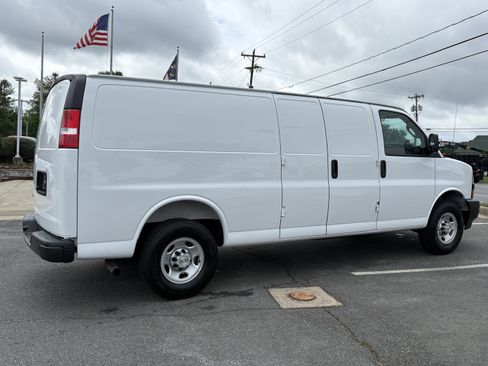 Used 2025 Chevrolet Express 2500 Extended RWD image 5