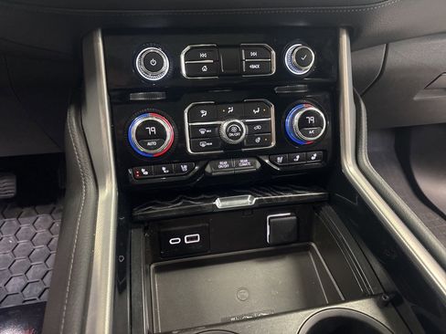 Used 2023 GMC Yukon Denali w/ Advanced Technology Package image 26