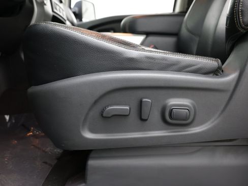 Used 2016 Nissan Titan SL RWD image 16