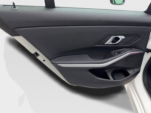 Used 2025 BMW 330i Sedan image 37