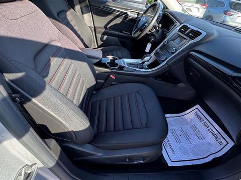 Used 2016 Ford Fusion SE AWD/4WD image 40