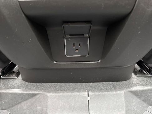 Used 2023 Chevrolet Tahoe Premier AWD/4WD image 40