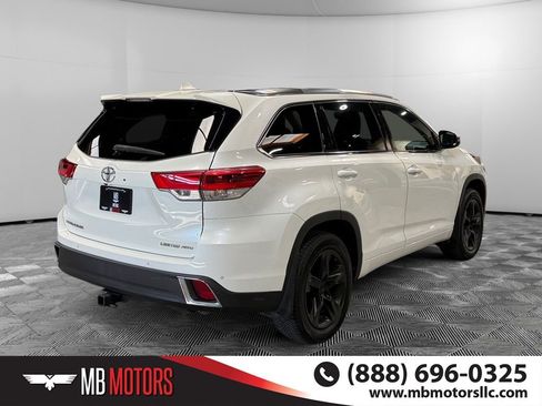 Used 2018 Toyota Highlander Limited image 3