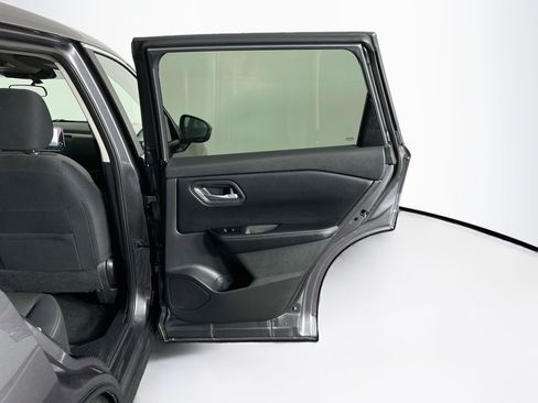 Used 2025 Nissan Rogue SV FWD image 29