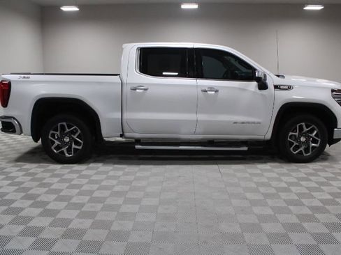 Used 2023 GMC Sierra 1500 SLT w/ X31 Off-Road Package image 12