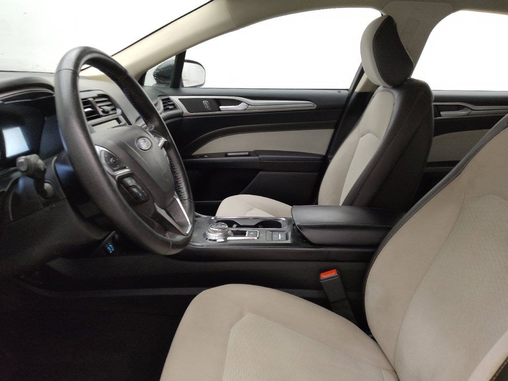 Used 2020 Ford Fusion SE w/ Equipment Group 151A FWD image 17