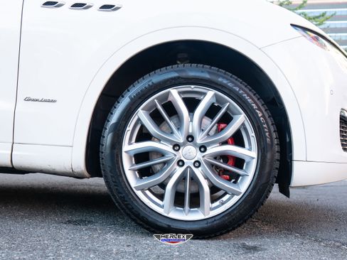 Used 2019 Maserati Levante GranLusso AWD/4WD image 9
