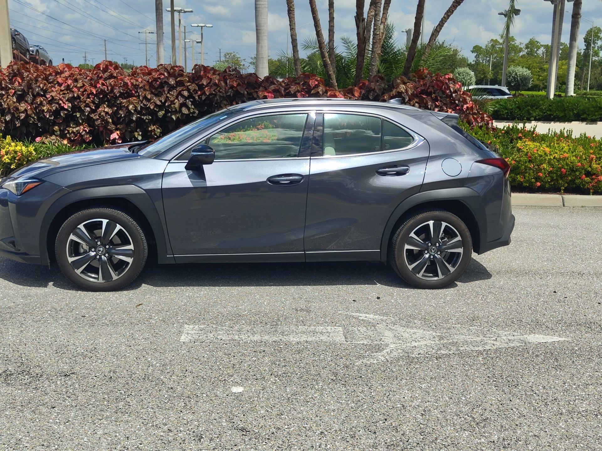 Used 2025 Lexus UX 300h FWD w/ Accessory Package (Z2) image 2