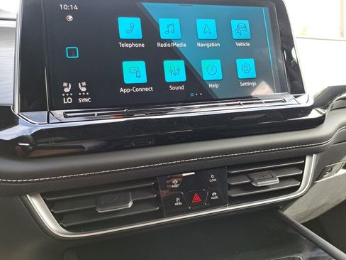 New 2026 Volkswagen Atlas Cross Sport SE FWD image 10