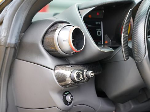 Used 2019 Ferrari 812 Superfast RWD image 23