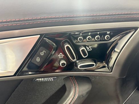 Used 2017 Jaguar F-TYPE R image 13