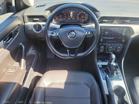 Used 2020 Volkswagen Passat 2.0T SE w/ Sunroof Package FWD image 16