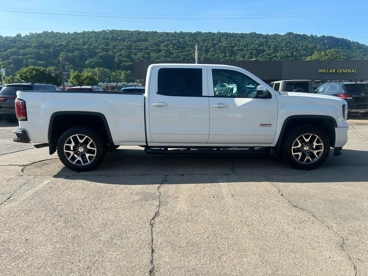 Used 2018 GMC Sierra 1500 SLT AWD/4WD image 9
