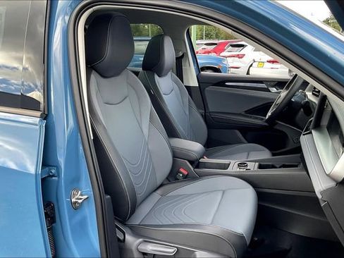 New 2025 Volkswagen Tiguan SE image 27