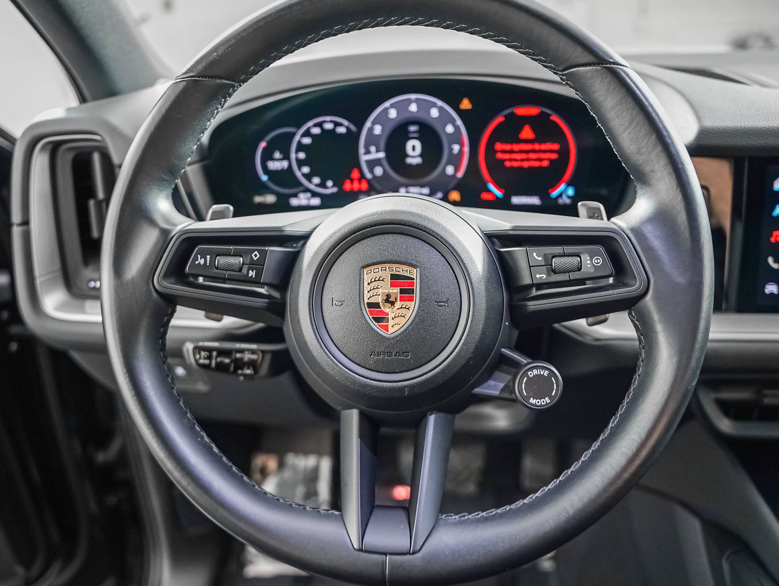 Certified 2024 Porsche Cayenne w/ Premium Package AWD/4WD image 17