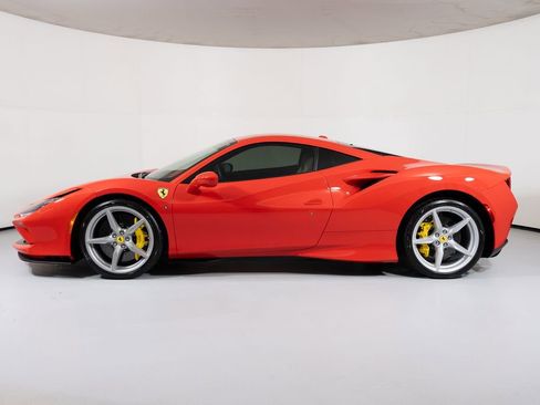 Used 2021 Ferrari F8 Tributo image 3