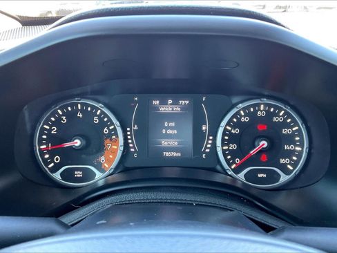 Used 2015 Jeep Renegade Latitude FWD image 20