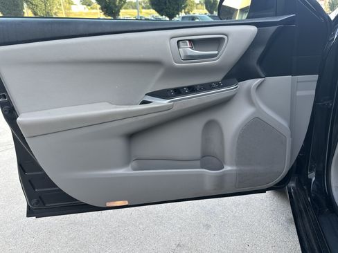 Used 2017 Toyota Camry LE FWD image 13