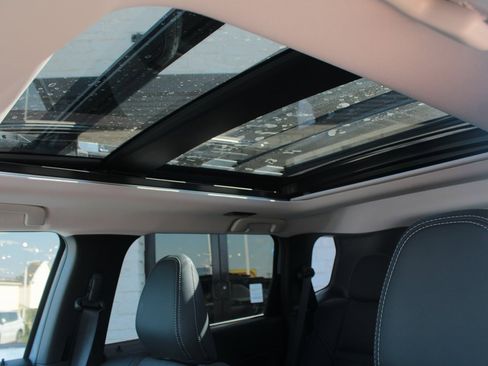 New 2025 Mitsubishi Outlander SE image 4