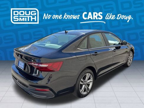 Used 2024 Volkswagen Jetta SE image 6