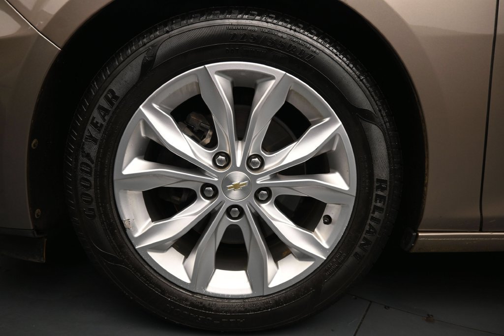 Used 2022 Chevrolet Malibu LT FWD image 12