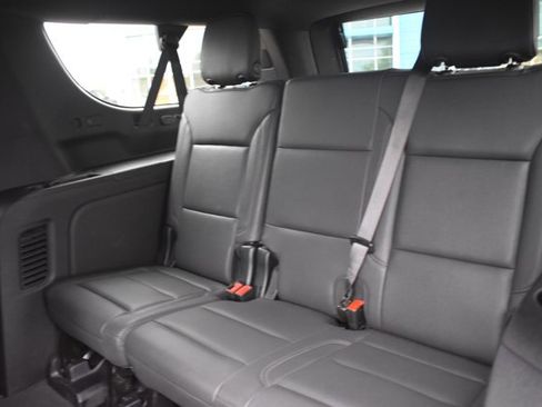 Used 2025 Chevrolet Suburban Z71 AWD/4WD image 16